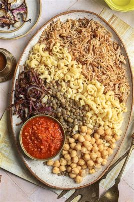  Kushari:  ซดให้รวดเดียว! กับความหอมของพาสต้าและรสชาติเปรี้ยวจี๊ดของน้ำสลัดมะขาม