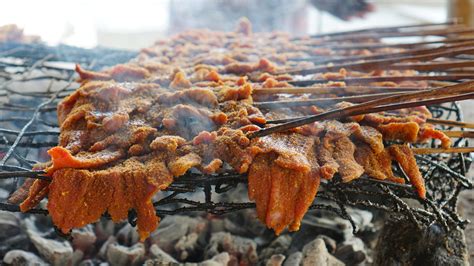  เอ่อ... นี่มันอะไรกัน? Suya กับความหอมยั่วใจและรสชาติเผ็ดร้อนที่ตราตรึงใจ